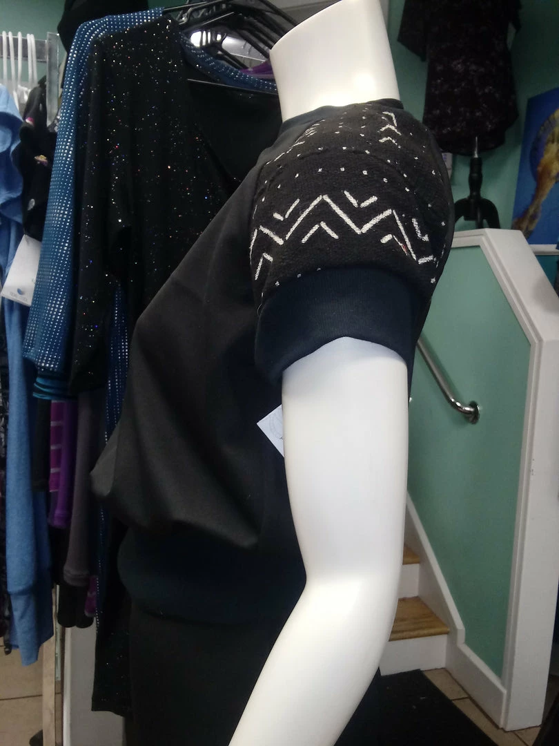 Tidal Cool Mudcloth Raglan Pullover In Black And White Tops And Ponchos