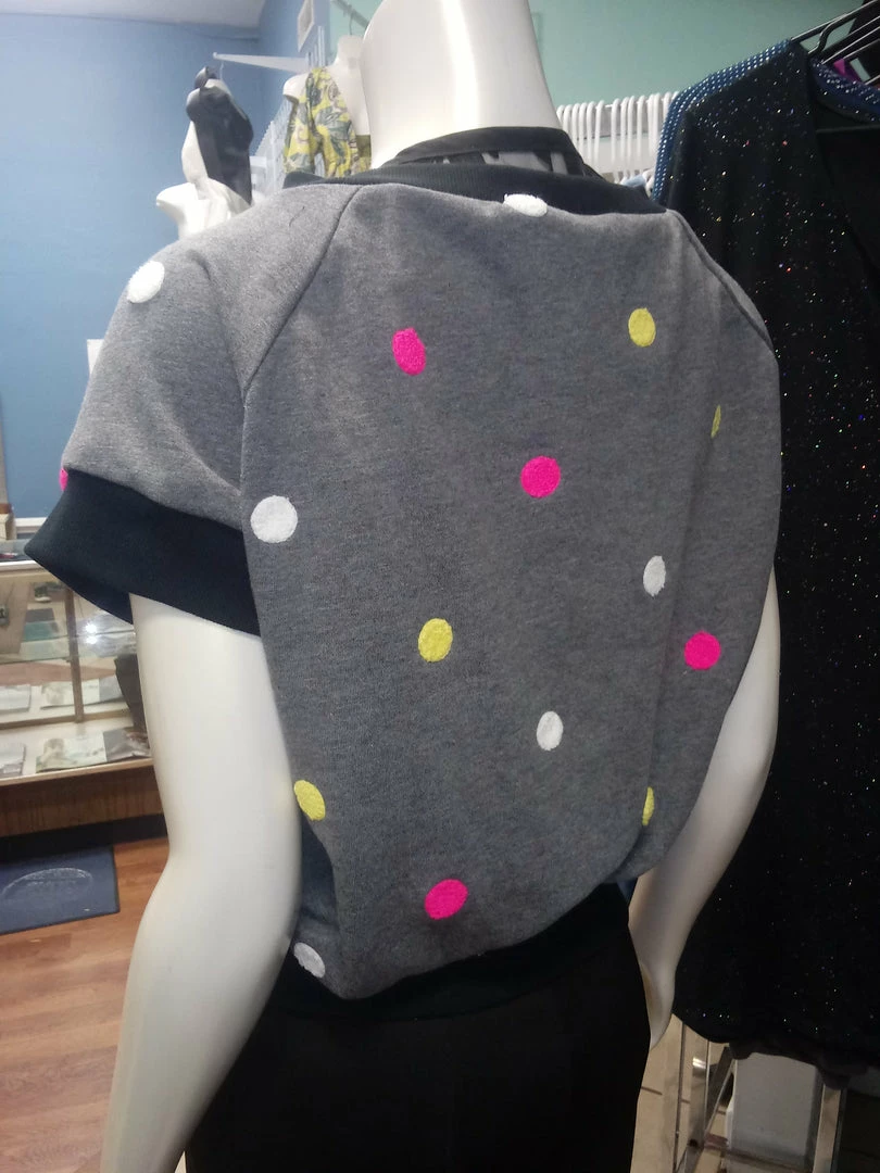Tidal Cool Tops And Ponchos Raglan Pullover In Grey Polka Dot Knit
